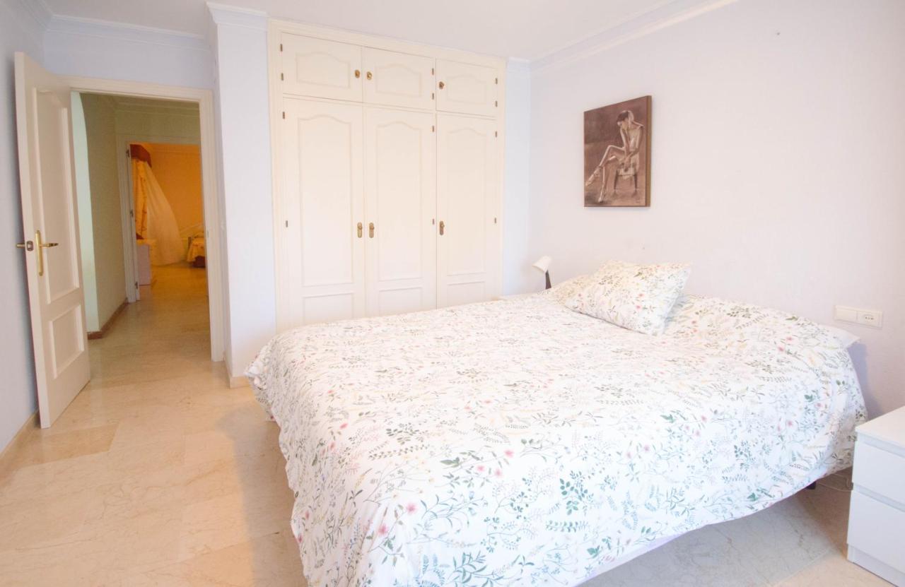 Aparment Neptuno- Located On The Promenade A Few Metres From The Beach. Estepona Exterior photo